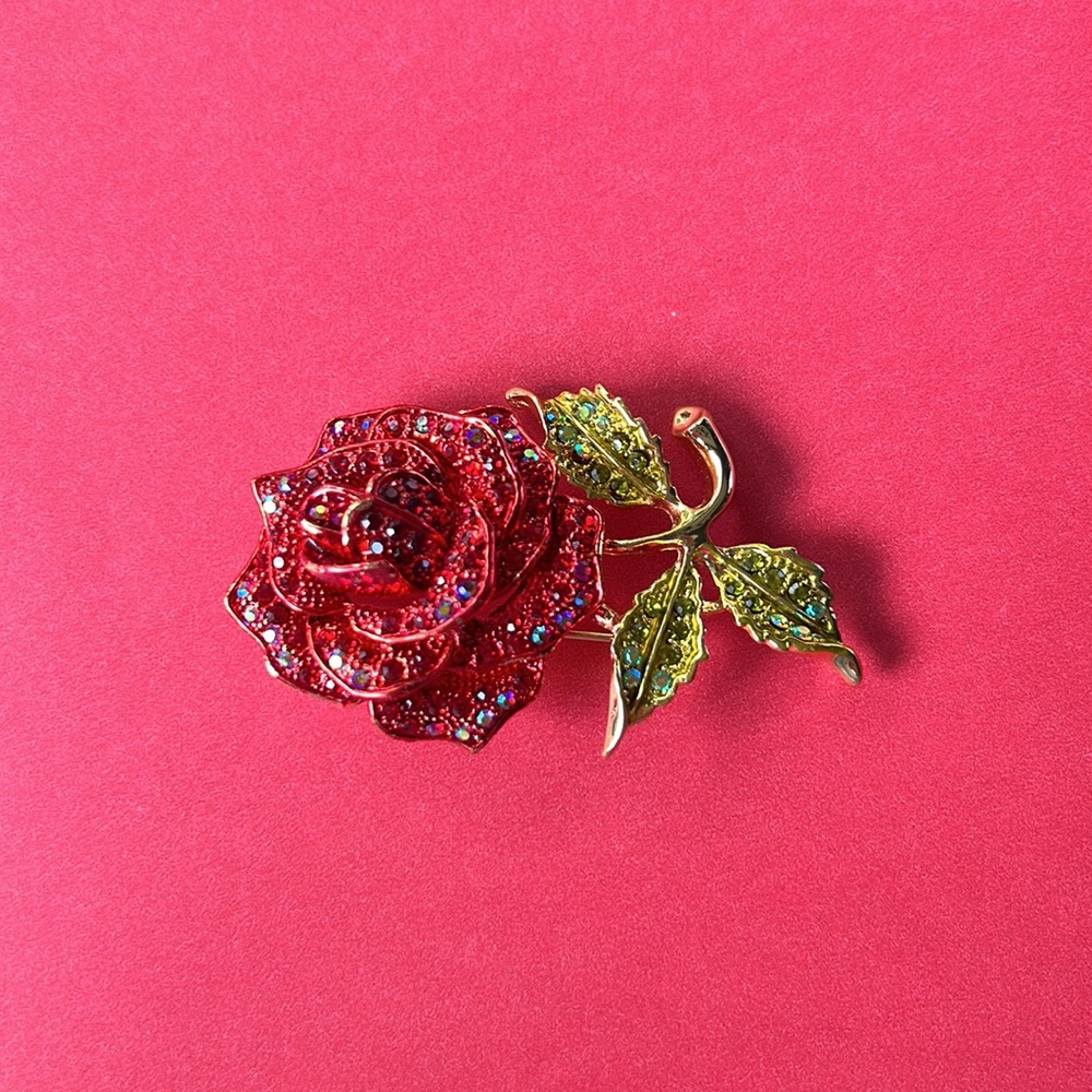 Red Pavé Crystals Rose with Gold with Green Crystal Leaves - Picture 4 of 4